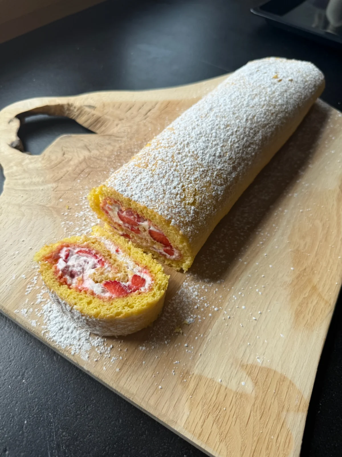 Erdbeer Biskuitroulade